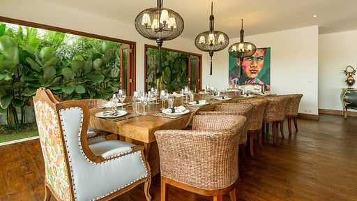 Villa Naty Dining area