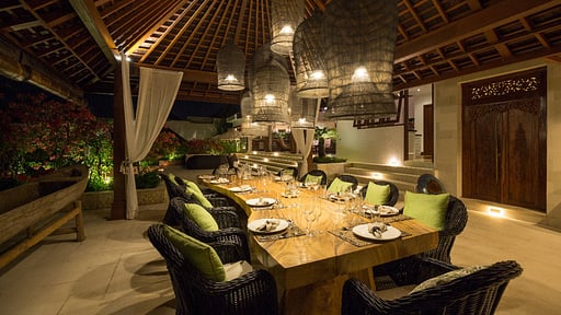 Villa Naty Dining area