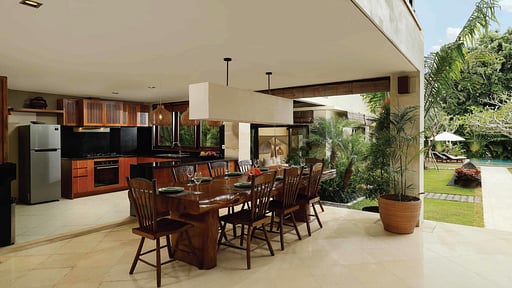 Villa Nelayan Dining area
