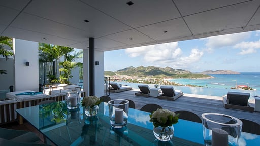 Villa Neo Dining area