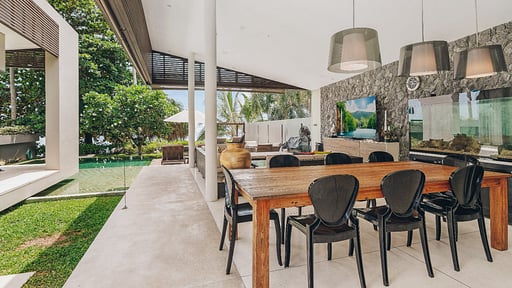 Villa Neung Dining area