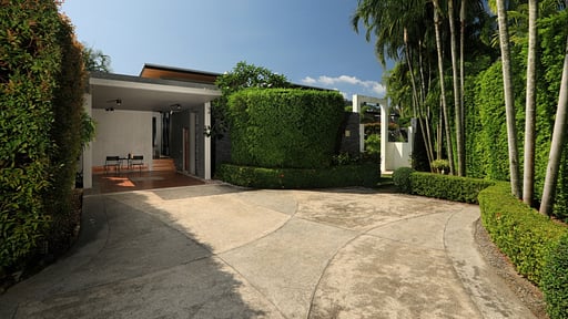 Villa Nias Parking areas