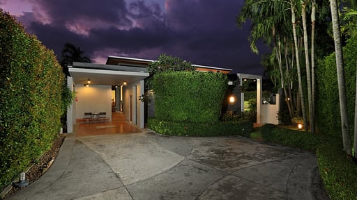 Villa Nias Parking areas