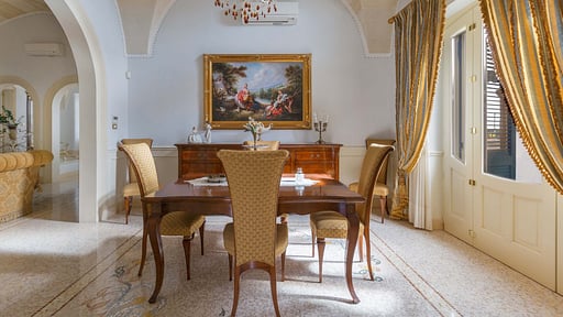 Villa Nicrys Dining area