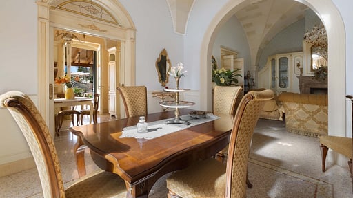 Villa Nicrys Dining area