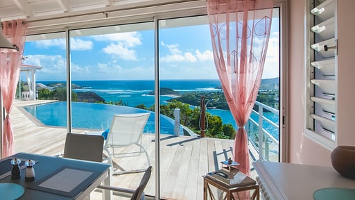 Villa Nocean Dining area