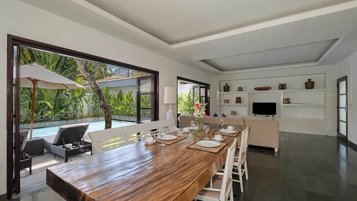 Villa Nunia Two Dining area