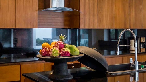 Villa Nusantara Delapan Küche 1