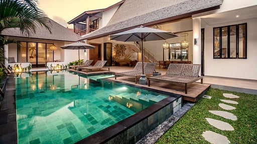 Villa Nusantara Delapan Schwimmbad 1