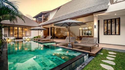 Villa Nusantara Empat Swimming pool
