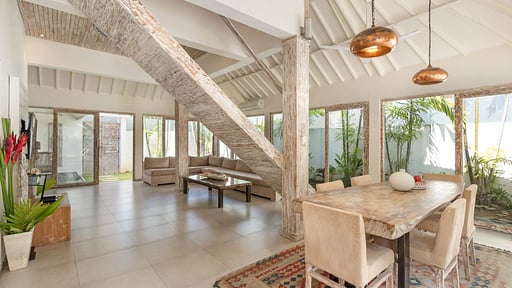 Villa Oberoi Dining area