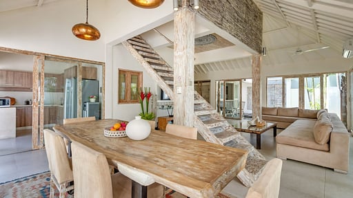 Villa Oberoi Dining area