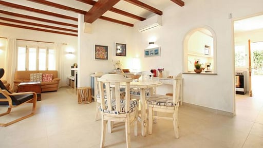 Villa Odile Dining area