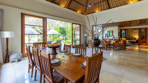 Villa Ohm Dining area