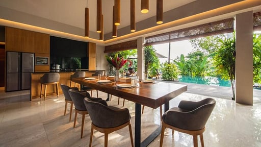 Villa OIA Dining area
