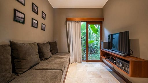 Villa OIA Media room