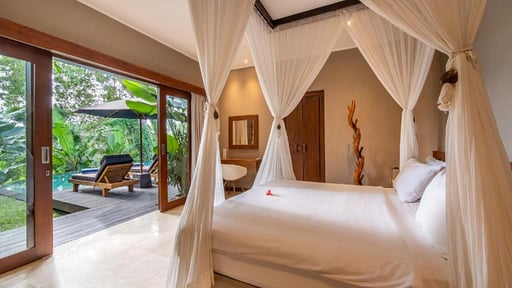 Villa OIA Bedroom 2