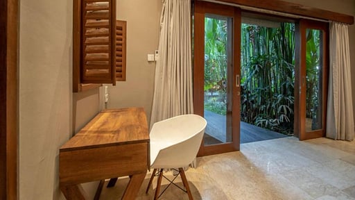 Villa OIA Others
