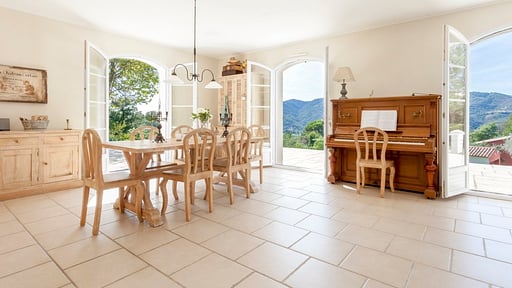 Villa Olea Dining area
