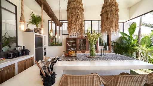 Villa Aetas Dining area