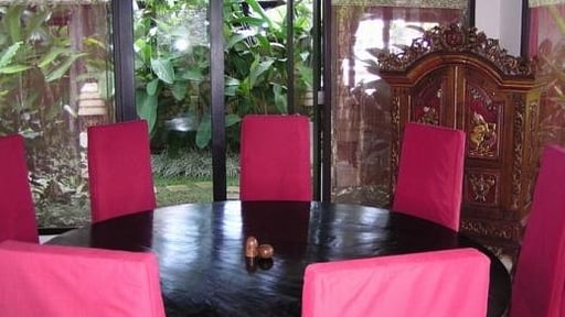 Ombak Luwung Beachfront Estate Dining area