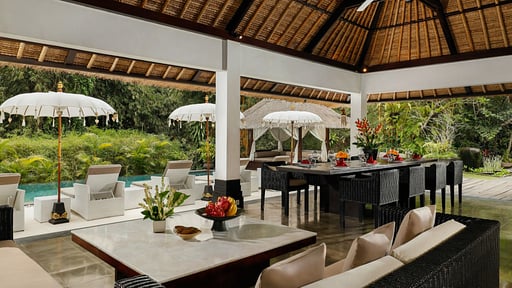 Villa Omecure Dining area