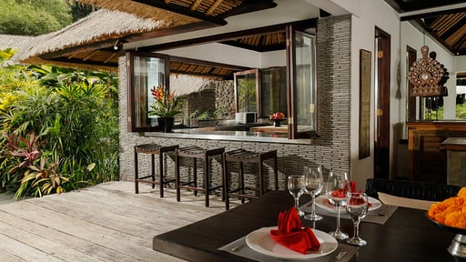 Villa Omecure Dining area