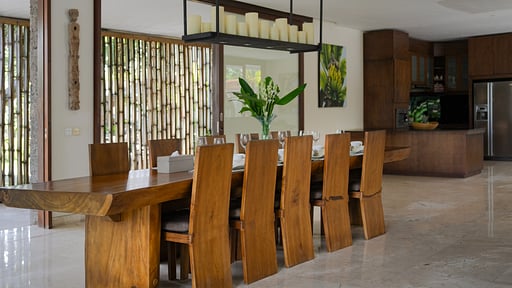 Villa Omekai Dining area