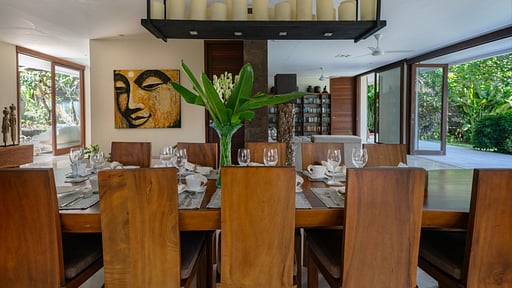 Villa Omekai Dining area