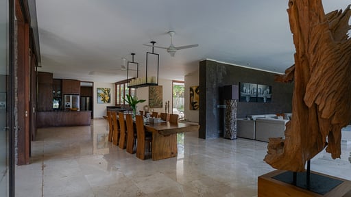 Villa Omekai Dining area