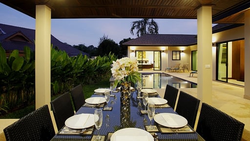 Villa Onyx Dining area