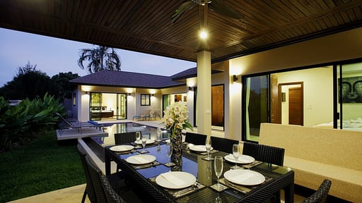 Villa Onyx Dining area
