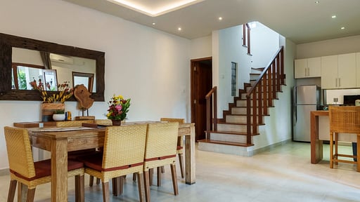 Villa Orange Dining area