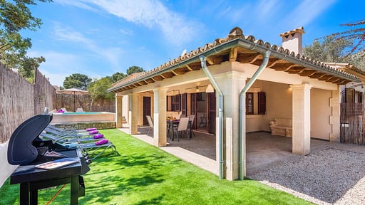 Villa Orell Planas BBQ equipment