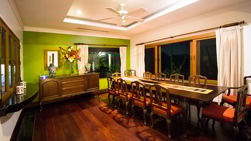 Villa Oriole Обеденная зона