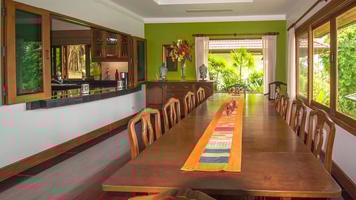 Villa Oriole Обеденная зона