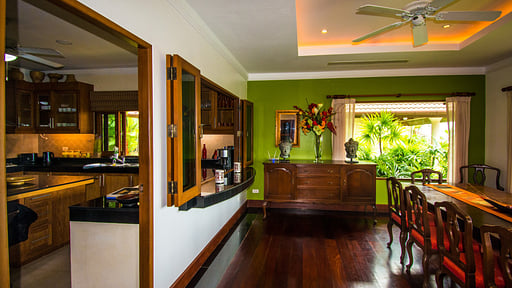 Villa Oriole Обеденная зона