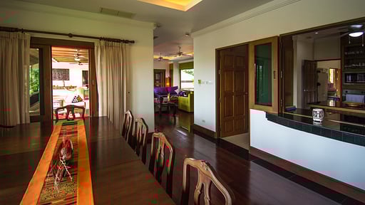 Villa Oriole Обеденная зона