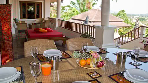 Villa Oriole Обеденная зона