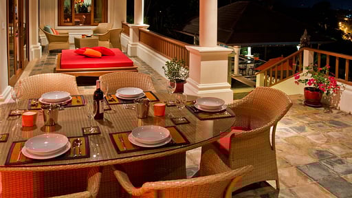 Villa Oriole Обеденная зона