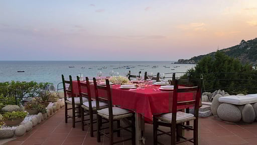 Villa Pacifica Dining area