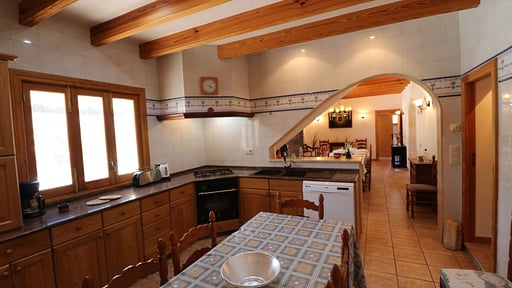 Villa Pal Kitchen