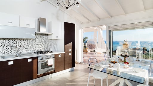 Villa Pales Dining area