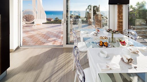 Villa Pales Dining area