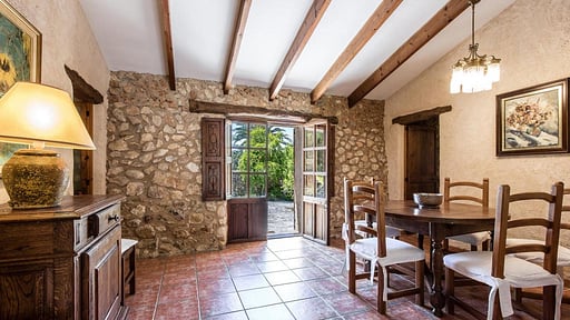 Villa Palliadian Dining area