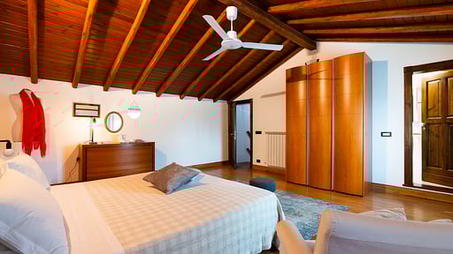 Villa Palmento La Rosa Schlafzimmer 1