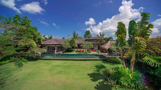Villa Paloma Swimming pool 1