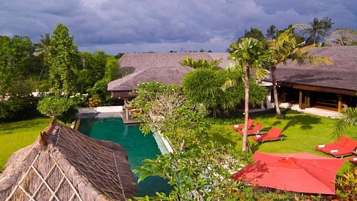 Villa Paloma Swimming pool 1