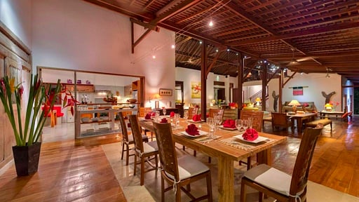 Villa Paloma Dining area