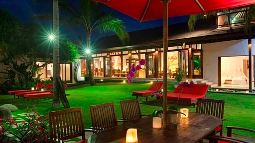 Villa Paloma Dining area